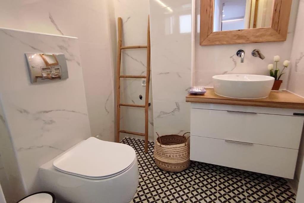 Harmony Suite In The Center Of Kalamata Bagian luar foto